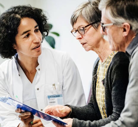Cómo se determina el tratamiento de un paciente con cáncer de mama